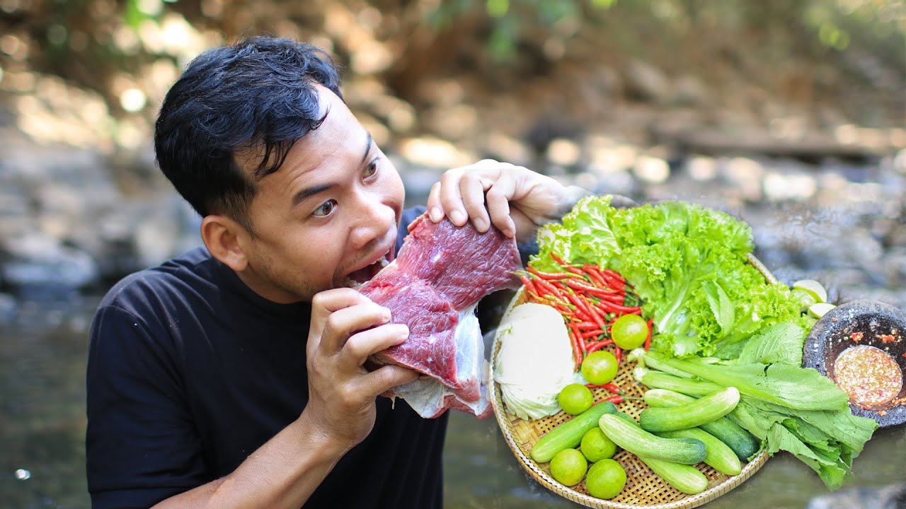 man-eating-raw-beef-with-chili-sauce-chili-chili